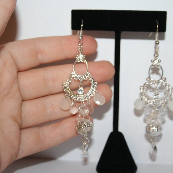 Beautiful silver and crystal dangle earrings nwot - Picture 3 of 4